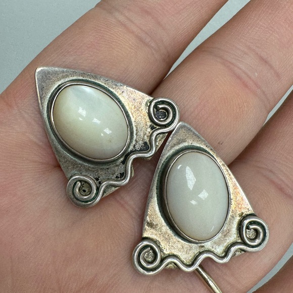 Designer Barbara Sucherman 925 Sterling silver post earrings with opalite - Picture 2 of 9